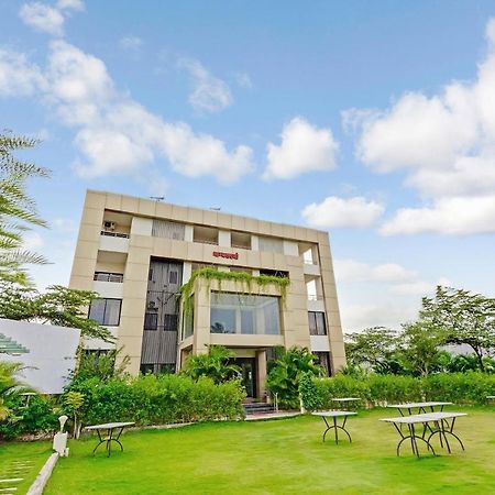 Oyo 48352 Hotel Bhagyalaxmi Kāla Exteriör bild