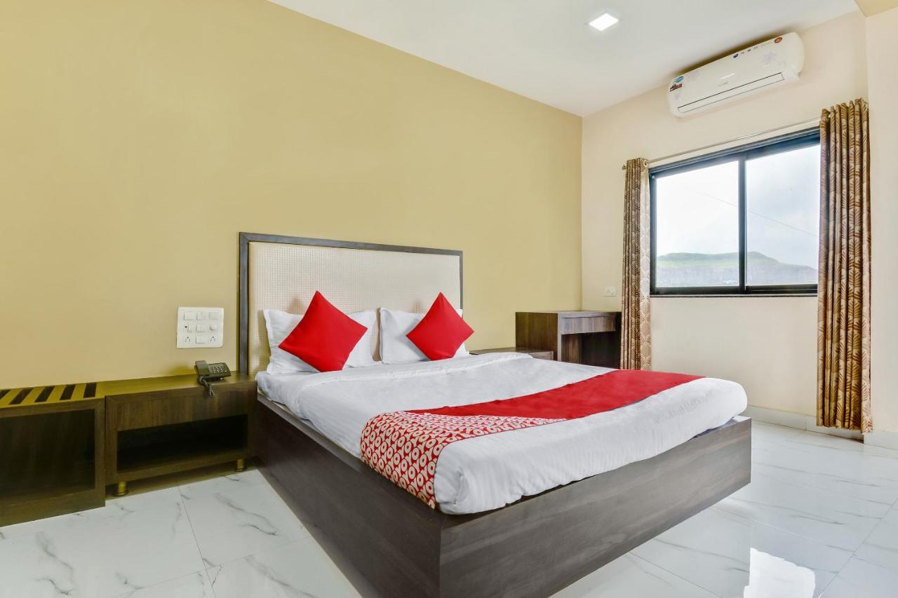 Oyo 48352 Hotel Bhagyalaxmi Kāla Exteriör bild