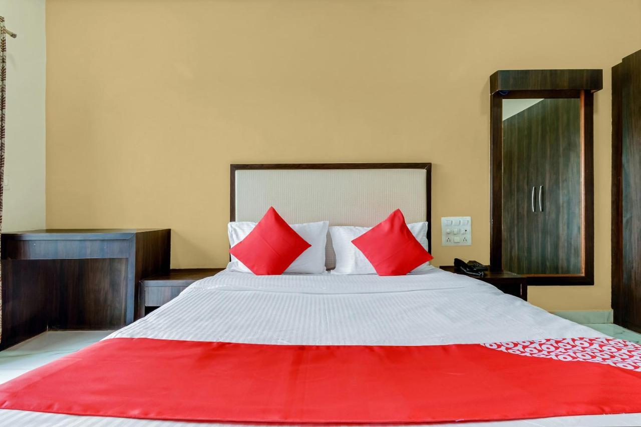 Oyo 48352 Hotel Bhagyalaxmi Kāla Exteriör bild
