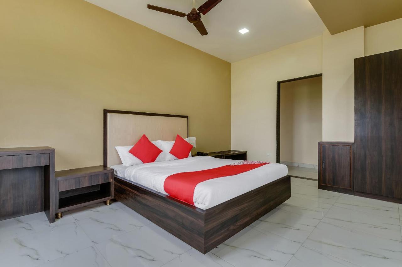 Oyo 48352 Hotel Bhagyalaxmi Kāla Exteriör bild