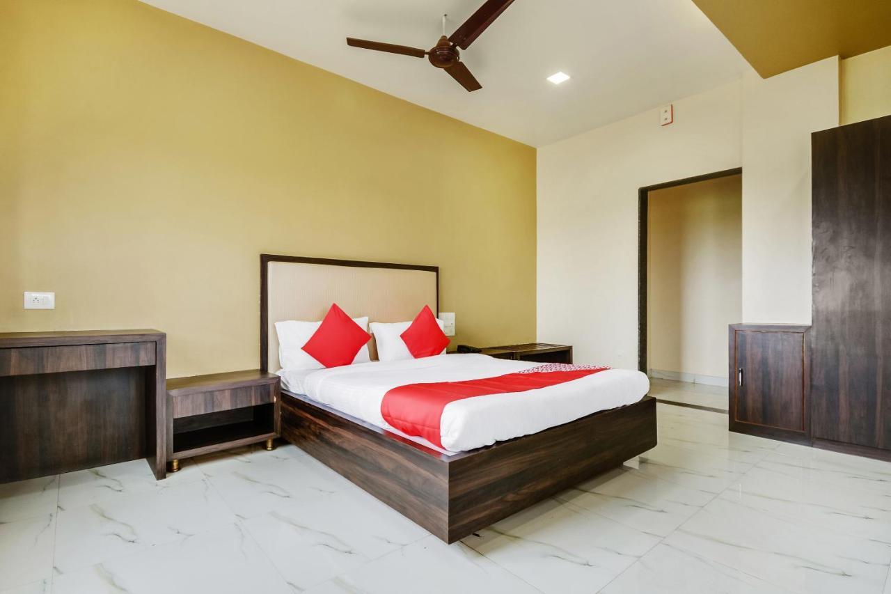 Oyo 48352 Hotel Bhagyalaxmi Kāla Exteriör bild