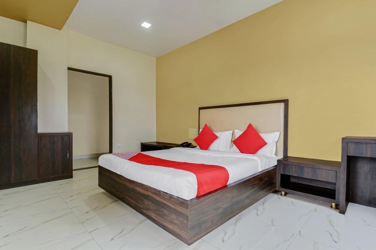 Oyo 48352 Hotel Bhagyalaxmi Kāla Exteriör bild