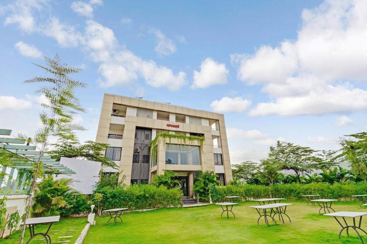 Oyo 48352 Hotel Bhagyalaxmi Kāla Exteriör bild
