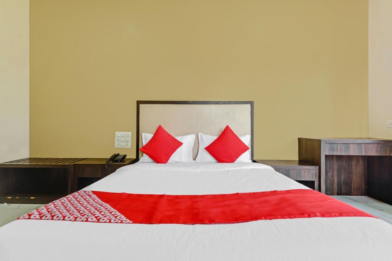 Oyo 48352 Hotel Bhagyalaxmi Kāla Exteriör bild