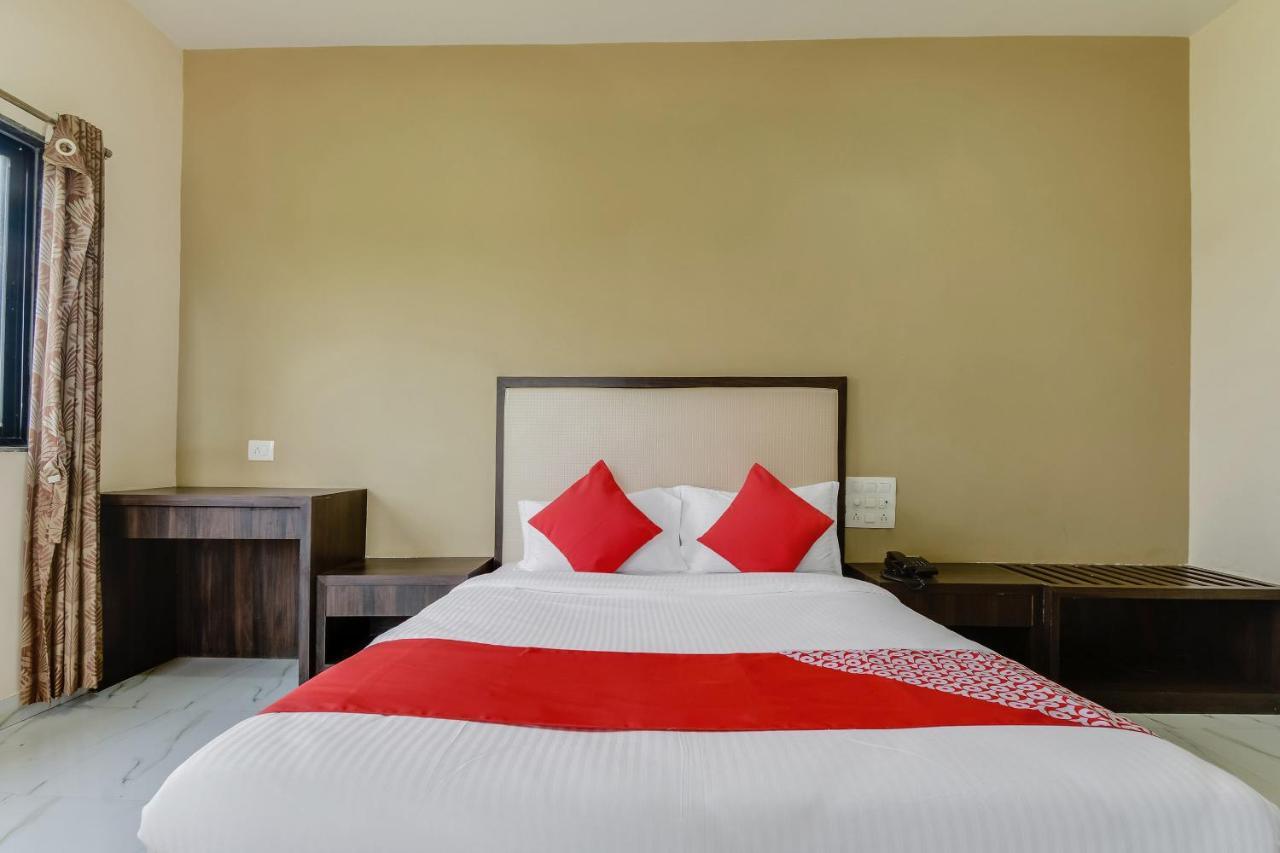 Oyo 48352 Hotel Bhagyalaxmi Kāla Exteriör bild