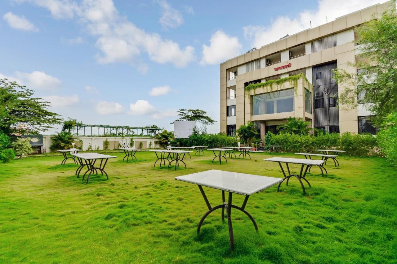 Oyo 48352 Hotel Bhagyalaxmi Kāla Exteriör bild