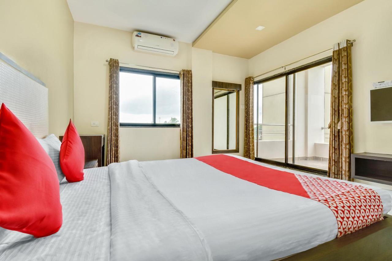 Oyo 48352 Hotel Bhagyalaxmi Kāla Exteriör bild
