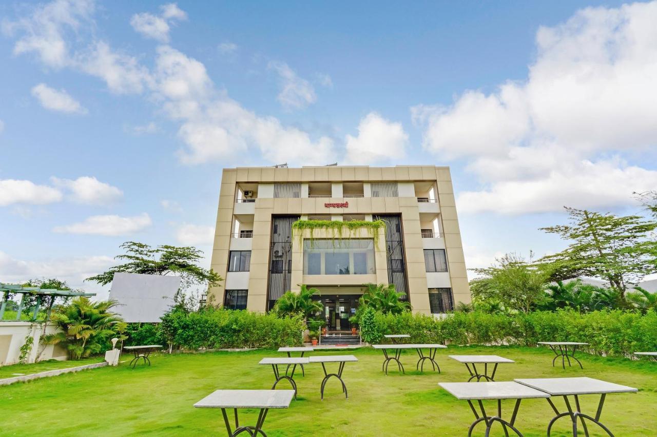 Oyo 48352 Hotel Bhagyalaxmi Kāla Exteriör bild